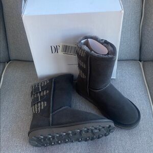 Sweaty-Buckle Gray mid calf Boots with knit and buckle  Details size 5 NIB
